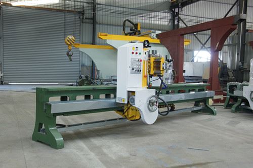 Heavy-duty cast iron frame and rotating head Heavy-duty cast iron frame and rotating head
